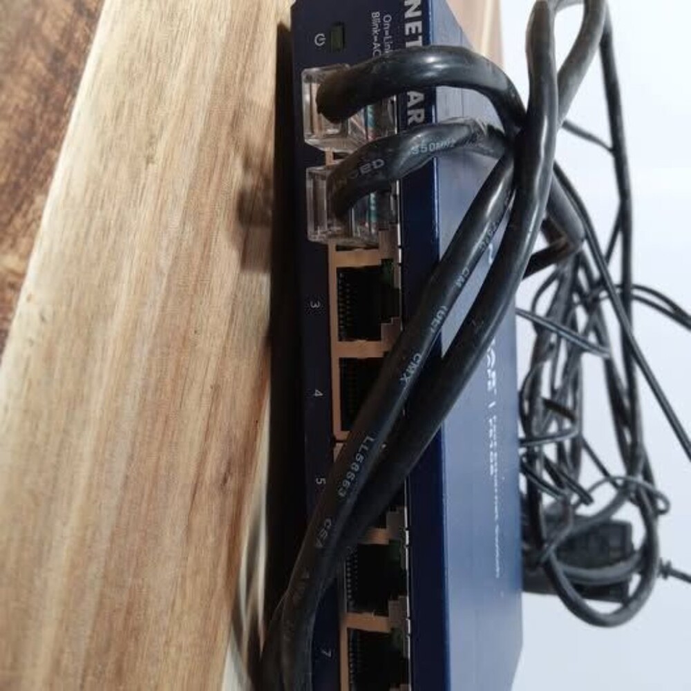 NETGEAR ProSAFE FS108 Fast Ethernet Switch - Picture 3 of 5